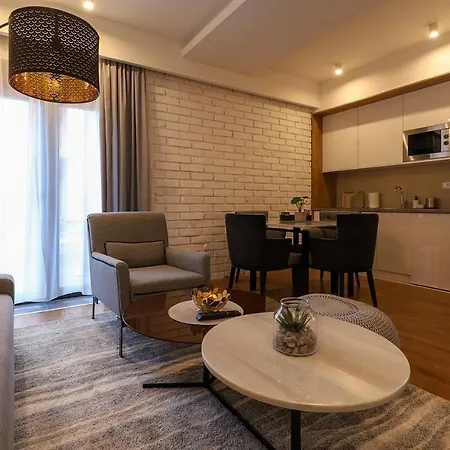 Seasons شقة فندقية