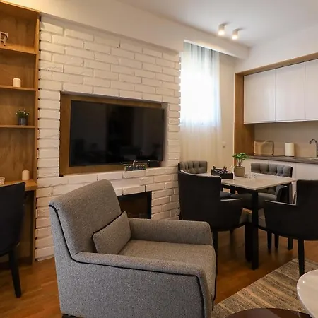Aparthotel Seasons 4*