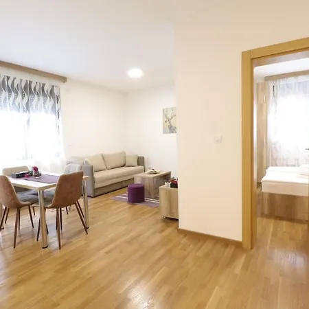 Seasons Aparthotel 4*