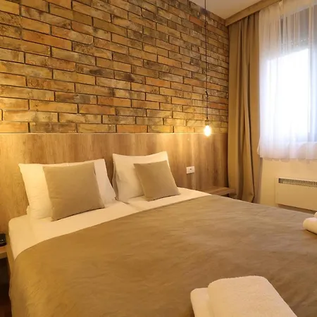 Aparthotel Seasons 4*
