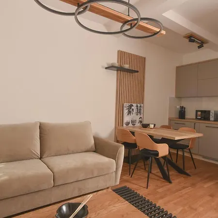 Seasons شقة فندقية زلاتيبور