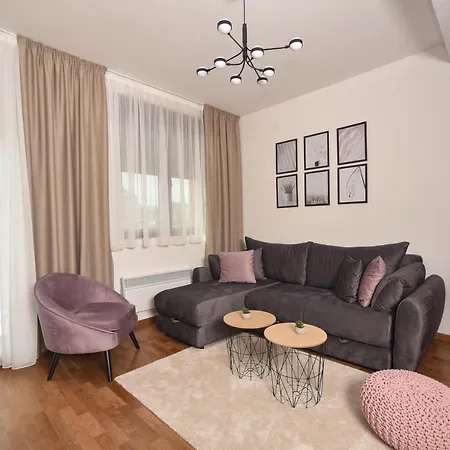 Aparthotel Seasons 4*