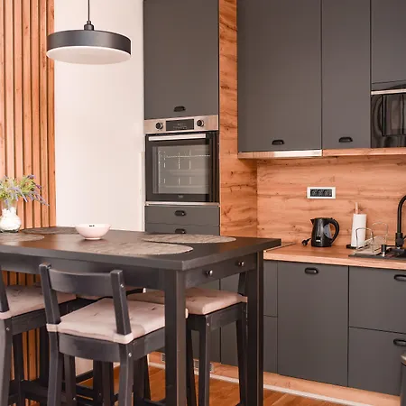 Seasons زلاتيبور