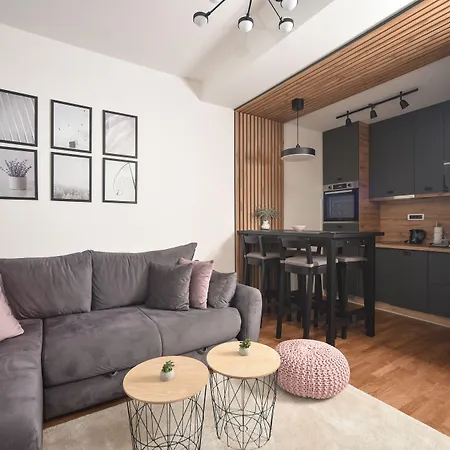 Seasons شقة فندقية زلاتيبور