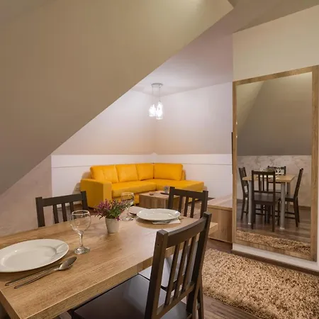 Seasons شقة فندقية زلاتيبور